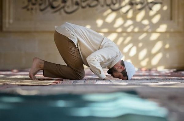 Niat dan Tata Cara Sholat Dhuha Lengkap, Beserta Bacaan Doa Sesuai Sunnah